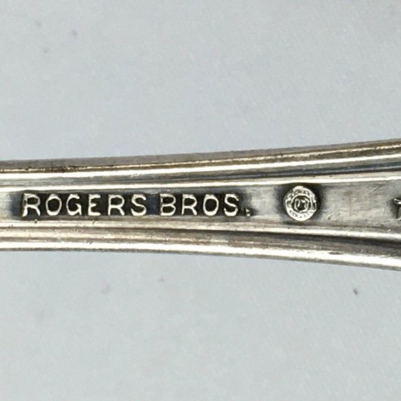 Vintage 1847 Rogers Bros Sterling Silver X3 Triple Plate Sugar Shell FANCY Spoon - Picture 6 of 8